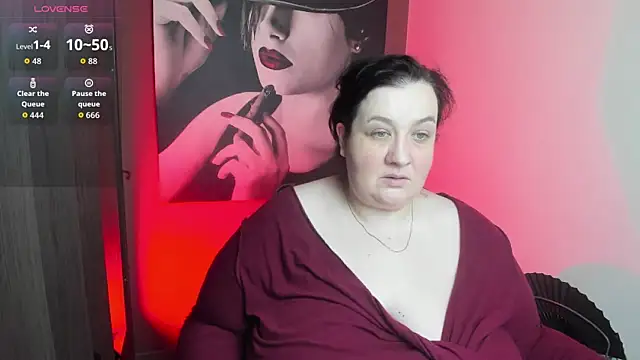 Snapshot of QueenOfHaze chatting on 23, 6, 2026 QueenOfHaze online show from 23, 6, 2026