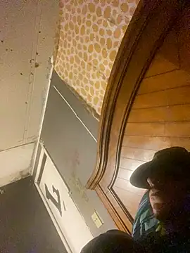 TwoTone1211 online show from 22, 2, 2025