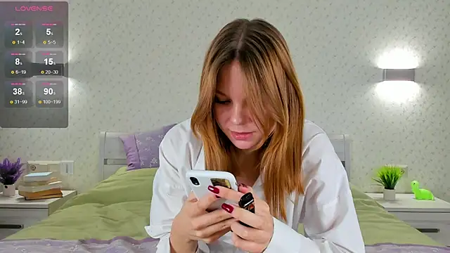 ElvinaBestwick online show from 4, 2, 2025