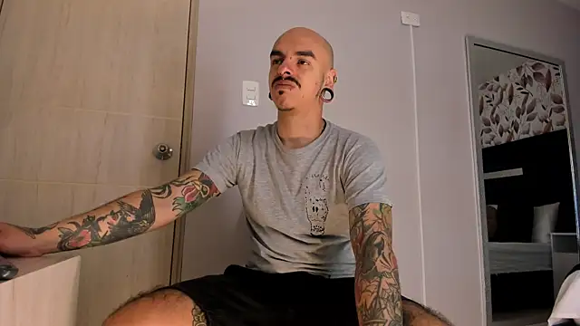 Snapshot of kaletattoo chatting on 20, 7, 2026 kaletattoo online show from 20, 7, 2026
