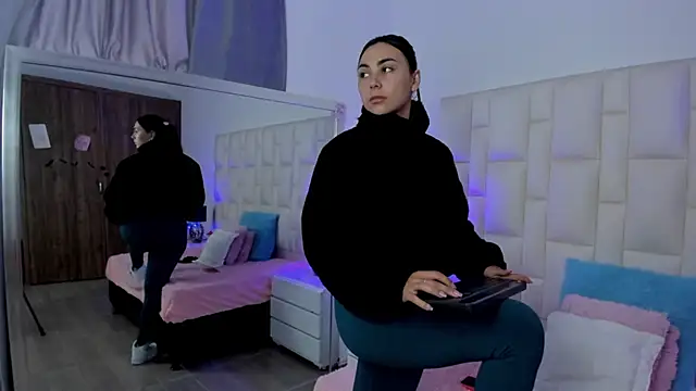 Ariana rouse online show from 27, 11, 2025