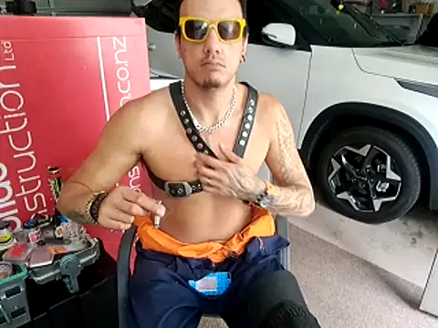 Snapshot of TAIZWRLD chatting on 18, 11, 2025 TAIZWRLD online show from 18, 11, 2025