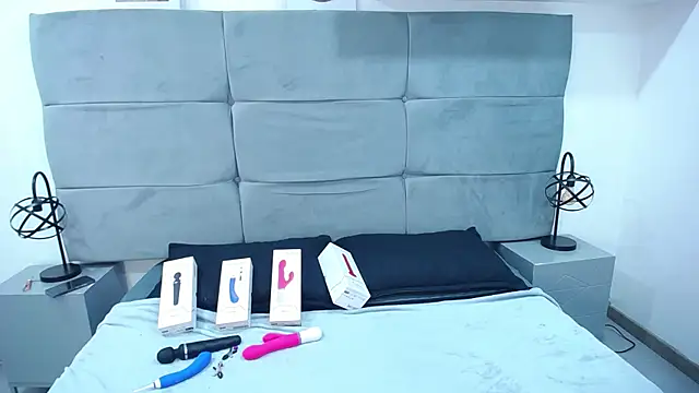 CamiilaReyes online show from 6, 3, 2025