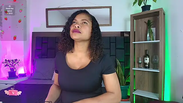 Snapshot of CamiilaReyes chatting on 10, 4, 2026 CamiilaReyes online show from 10, 4, 2026