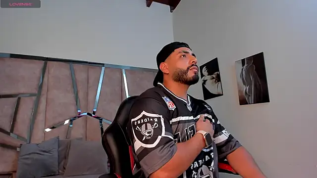 Snapshot of LeandroRusso chatting on 28, 1, 2025 LeandroRusso online show from 28, 1, 2025