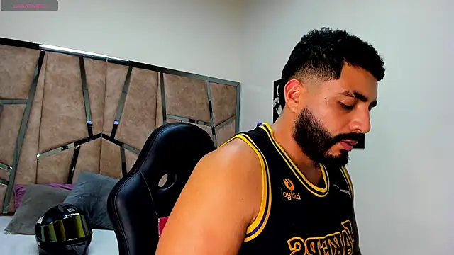 Snapshot of LeandroRusso chatting on 12, 3, 2025 LeandroRusso online show from 12, 3, 2025