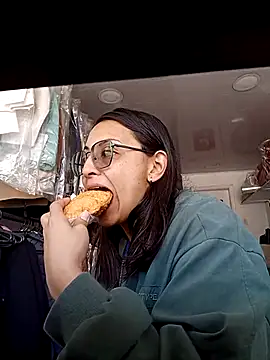 Snapshot of bri_ali chatting on 17, 12, 2025 bri ali online show from 17, 12, 2025