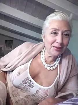 divinaerotica online show from 13, 4, 2026