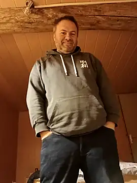 Snapshot of Pourleplasirs chatting on 6, 3, 2025 Pourleplasirs online show from 6, 3, 2025