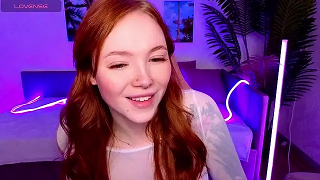 Snapshot of Maya_Light chatting on 22, 10, 2025 Maya Light online show from 22, 10, 2025