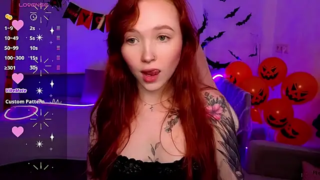 Snapshot of Maya_Light chatting on 8, 11, 2025 Maya Light online show from 8, 11, 2025