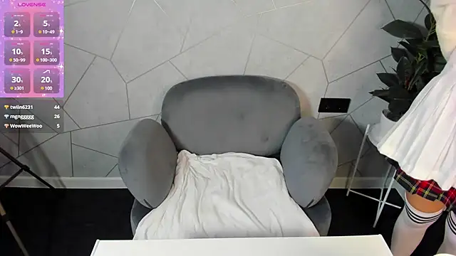 Alisa Suun online show from 2, 2, 2025