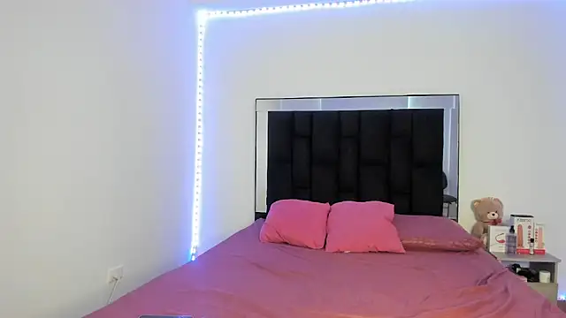 victoriacolin online show from 7, 3, 2025