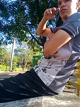 Snapshot of arevalo1124 chatting on 15, 9, 2025 arevalo1124 online show from 15, 9, 2025