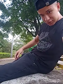 Snapshot of arevalo1124 chatting on 19, 9, 2025 arevalo1124 online show from 19, 9, 2025