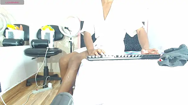 k stormi  online show from 20, 12, 2025