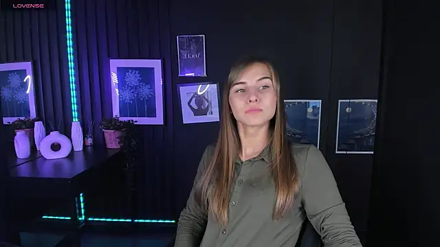 Snapshot of CharmBianca chatting on 8, 2, 2025 CharmBianca online show from 8, 2, 2025