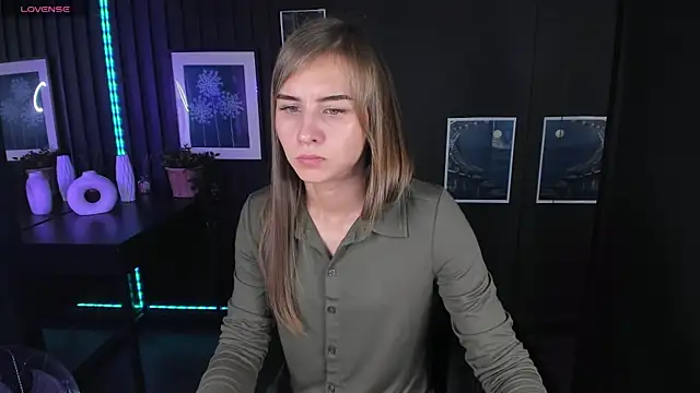 Snapshot of CharmBianca chatting on 8, 2, 2025 CharmBianca online show from 8, 2, 2025