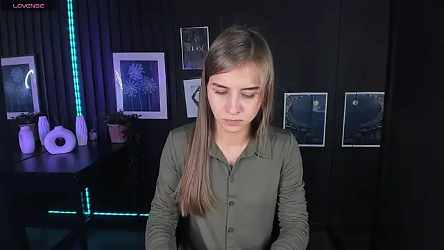 Snapshot of CharmBianca chatting on 8, 2, 2025 CharmBianca online show from 8, 2, 2025