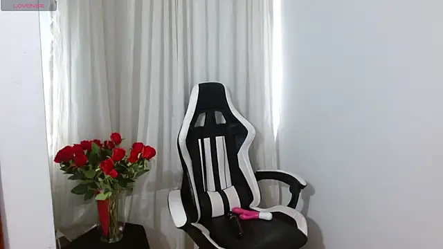 Lunasquirt1985 online show from 17, 4, 2026