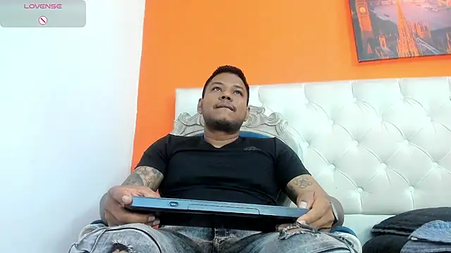 Snapshot of Saipadpuer30 chatting on 10, 9, 2025 Saipadpuer30 online show from 10, 9, 2025