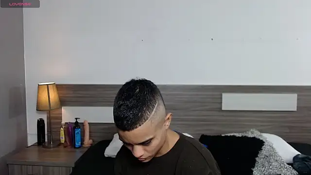 Liiamthompson online show from 22, 12, 2025