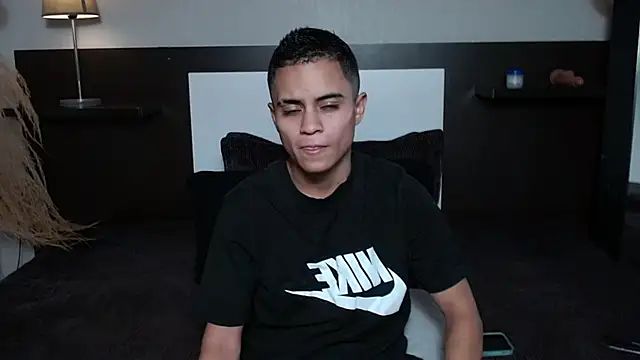 Liiamthompson online show from 14, 4, 2026