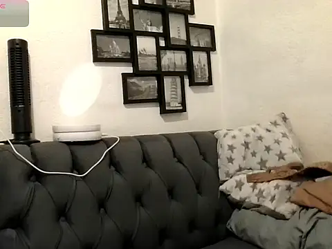 MirandaLatinaLovely online show from 5, 4, 2026