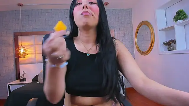 Nohemi louse online show from 13, 4, 2026