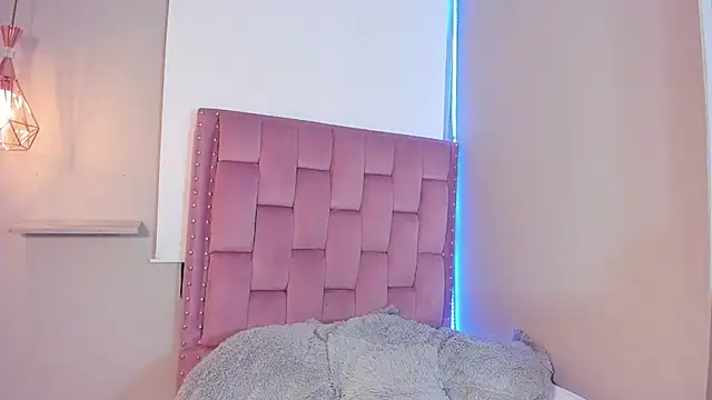 Roxy Stonee online show from 26, 3, 2026