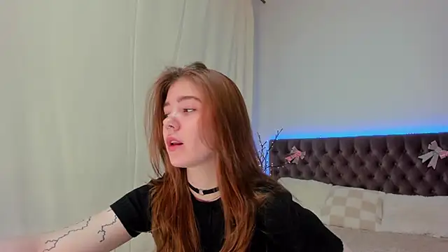 Snapshot of Ella_Mayers chatting on 7, 3, 2025 Ella Mayers online show from 7, 3, 2025