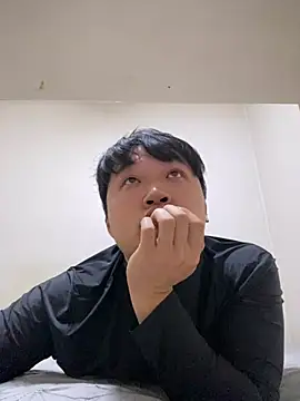 Snapshot of offwhite777 chatting on 4, 2, 2025 offwhite777 online show from 4, 2, 2025