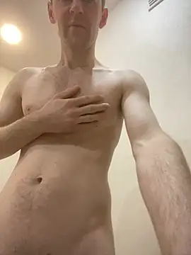 LynnAhNight online show from 4, 2, 2026