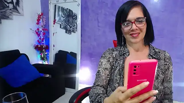 Snapshot of sarasmith3 chatting on 19, 10, 2025 sarasmith3 online show from 19, 10, 2025