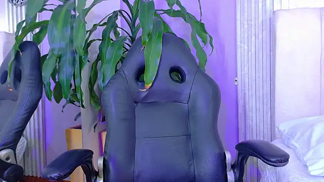 triana crimson online show from 10, 3, 2026