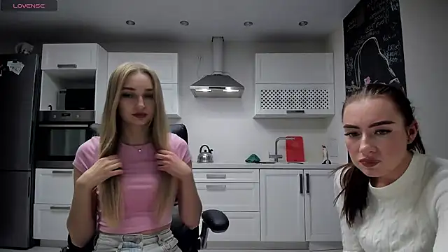 Snapshot of lisenok chatting on 17, 6, 2026 lisenok online show from 17, 6, 2026