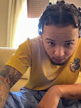 Snapshot of yeiyei_oficial chatting on 15, 10, 2025 yeiyei oficial online show from 15, 10, 2025