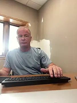 Snapshot of hintly chatting on 7, 8, 2026 hintly online show from 7, 8, 2026