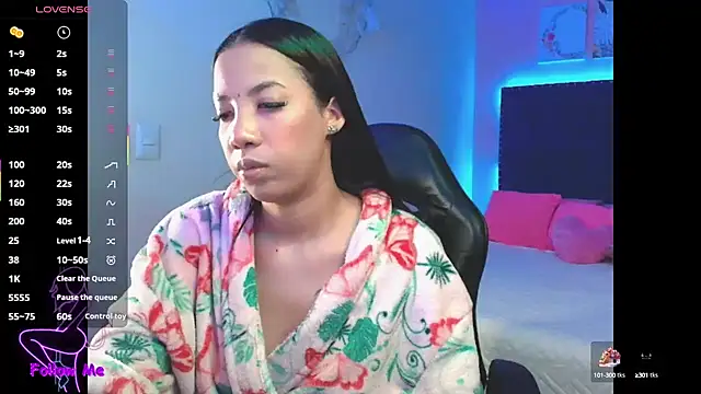 SallyWhitee online show from 4, 10, 2025