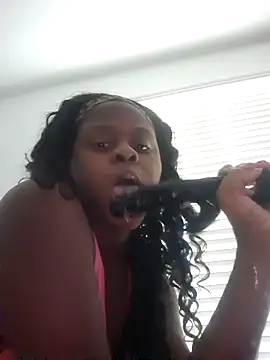 Snapshot of CocoaDoll22 chatting on 10, 11, 2025 CocoaDoll22 online show from 10, 11, 2025