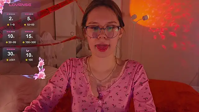 Mia Luw online show from 2, 11, 2025