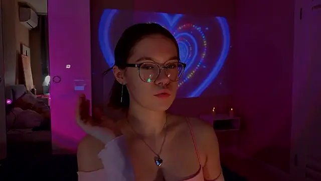 Mia Luw online show from 1, 2, 2026