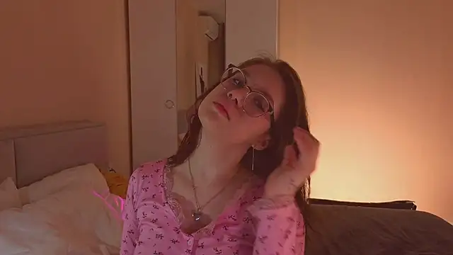 Mia Luw online show from 7, 2, 2026