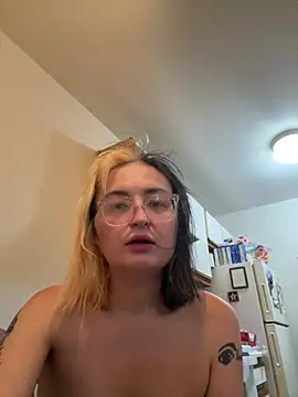 Snapshot of Stitch132 chatting on 12, 7, 2026 Stitch132 online show from 12, 7, 2026