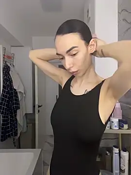 Celine Roxelle online show from 3, 2, 2026