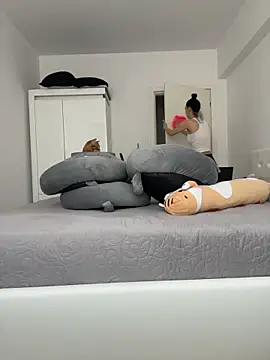 Celine Roxelle online show from 4, 4, 2026