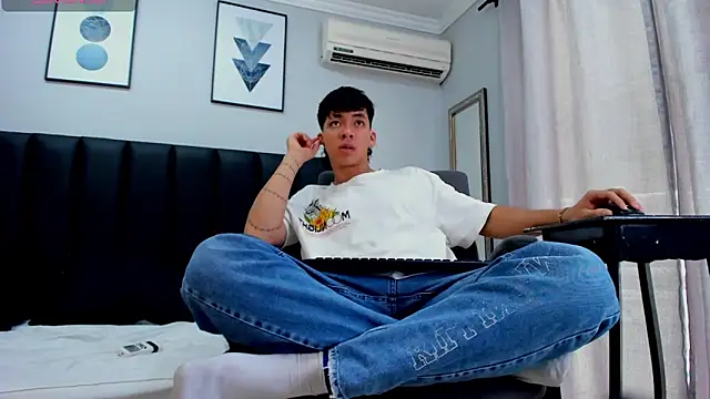 Snapshot of ISAAC_CRYSTON chatting on 3, 2, 2025 ISAAC CRYSTON online show from 3, 2, 2025