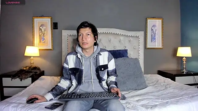 Snapshot of Golden-Boyy chatting on 8, 2, 2025 Golden-Boyy online show from 8, 2, 2025