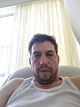 Snapshot of reyarturs13 chatting on 24, 2, 2025 reyarturs13 online show from 24, 2, 2025