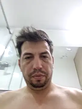 Snapshot of reyarturs13 chatting on 5, 3, 2025 reyarturs13 online show from 5, 3, 2025